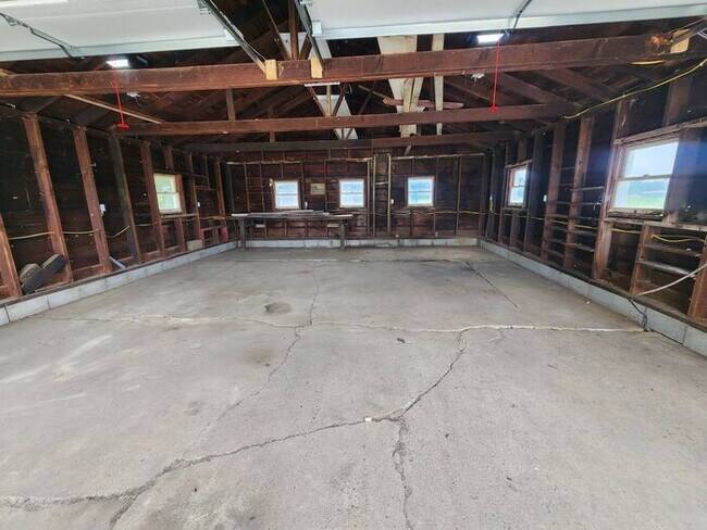 Building Photo - NOW $100 OFF! - Charming Single-Family Home