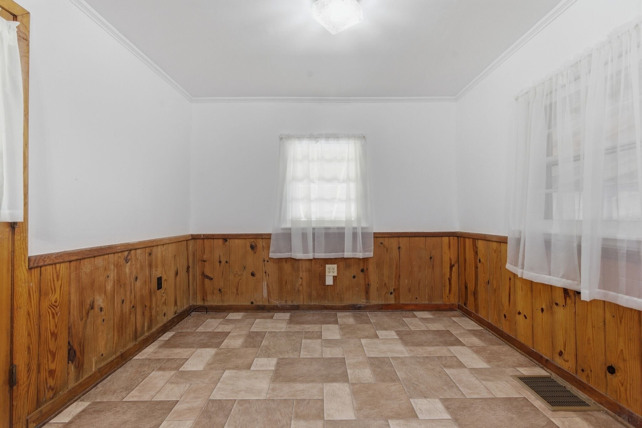 Building Photo - 3007 Dabbs Ave