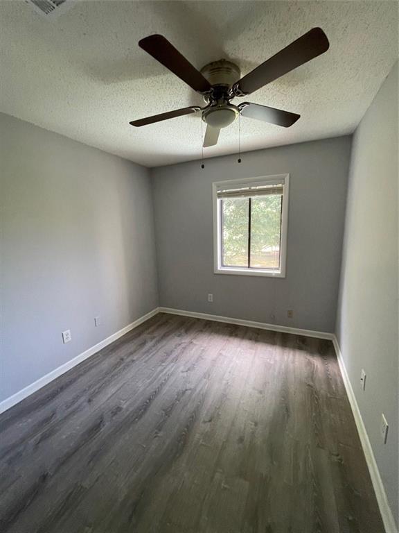 Building Photo - 1020 Country Ct