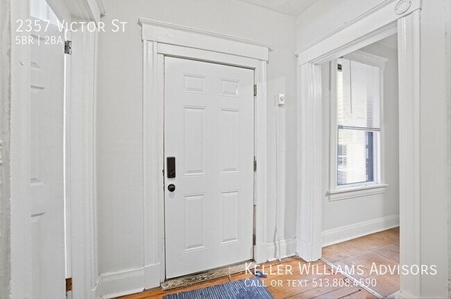 Building Photo - 2357 Victor St