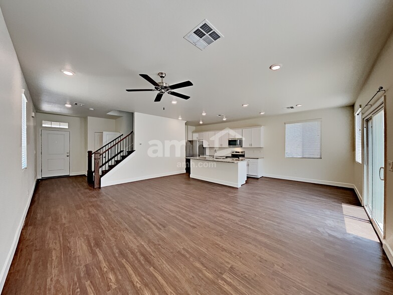 Building Photo - 1805 Macchia Ave