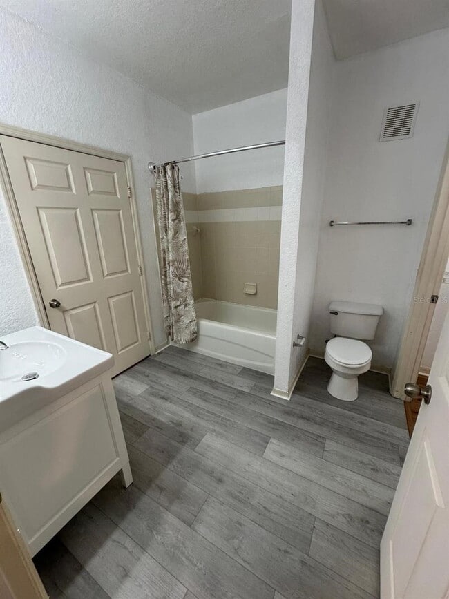 Building Photo - 5957 Westgate Dr