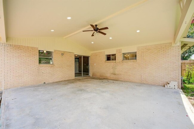 Building Photo - 8623 Norton Dr