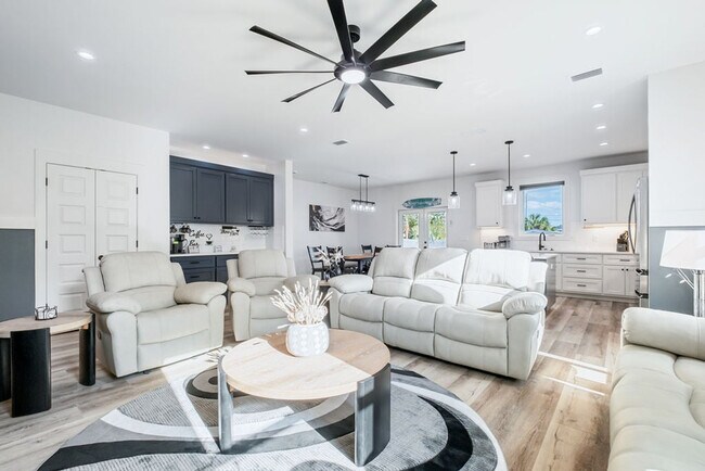 Building Photo - 238 Oleander Dr