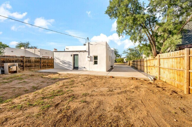 Building Photo - Sam Hughes New Home - Available for PRELEASE 2026!