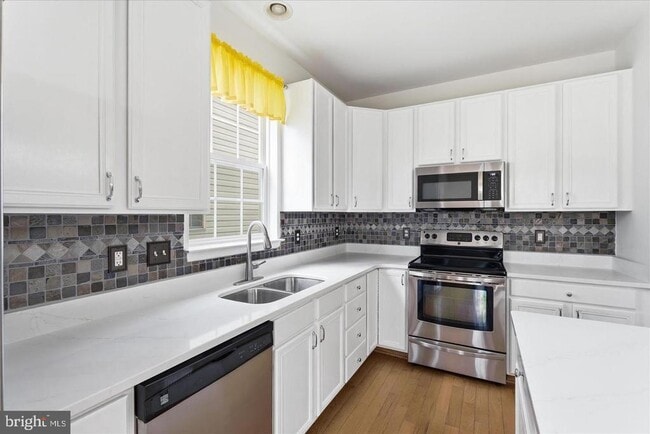 Building Photo - 8863 Flatbush Ct