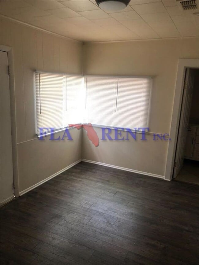 Building Photo - ** 3 BEDROOM/1 BATHROOM in Altamonte Springs**