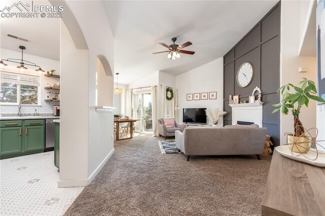 Building Photo - Maintenance free 2 bedroom, 2 full bath condo! Upper unit