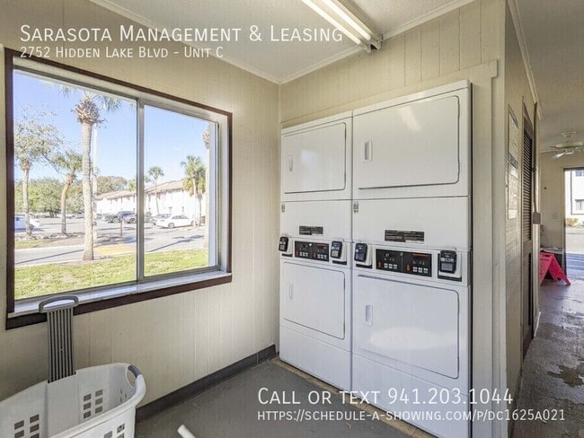 Building Photo - 2752 Hidden Lake Blvd