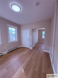 Building Photo - 402 Lawrence St