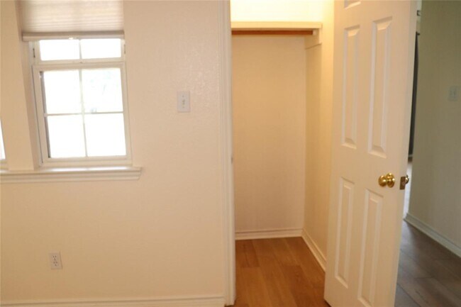 Building Photo - 211 Fox Crossing