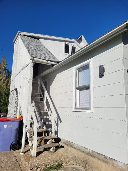 Building Photo - 38 Grove St NE