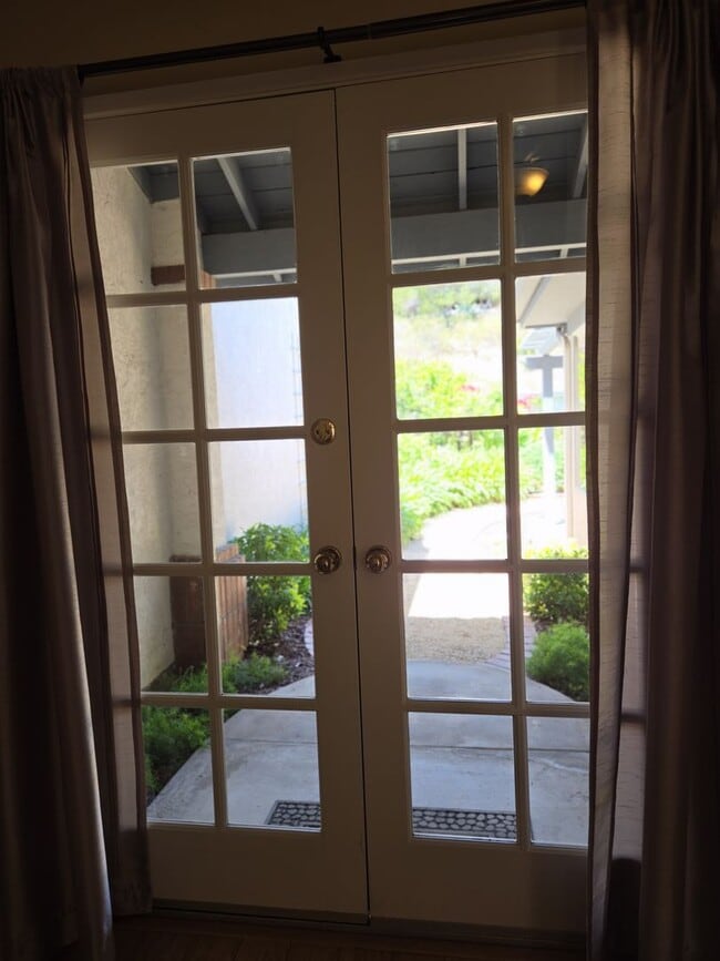 Building Photo - Scripps Ranch Beauty