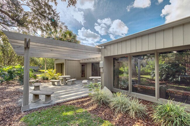 Building Photo - Gorgeous 1/1 Condo in Winter Springs ~ Upd...