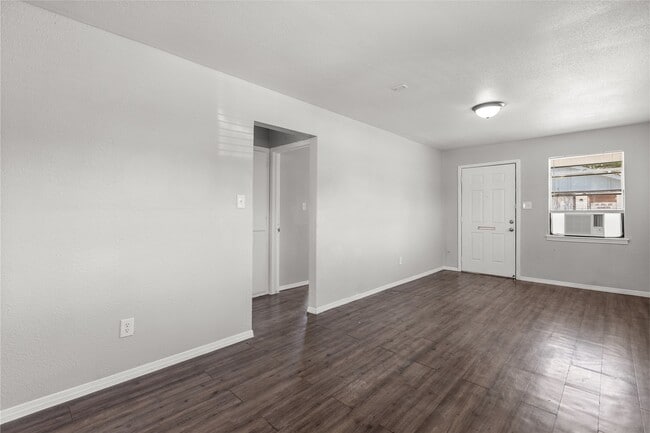 Building Photo - 5718 Pickfair St