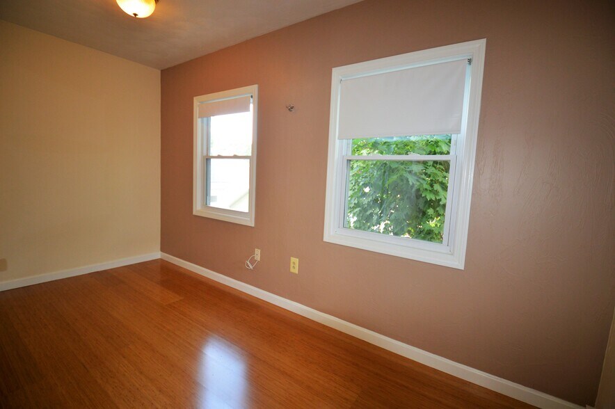 Building Photo - 39 Montfern Ave
