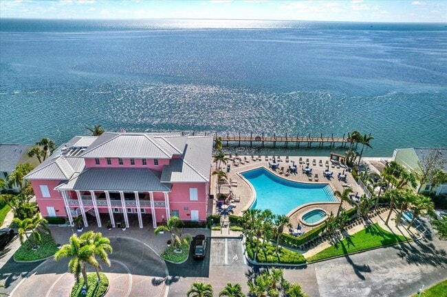 Building Photo - 4942 Coquina Key Dr SE