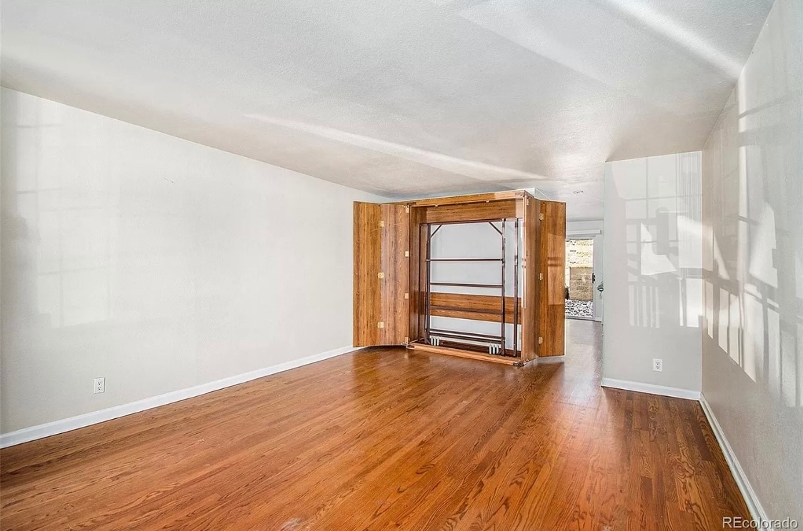 Murphy bed built in - 61 S Sable Blvd