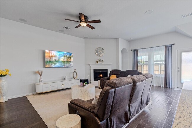 Building Photo - 1124 Diamond Dove Dr