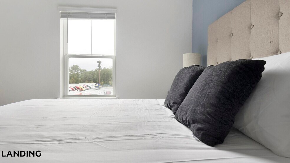 Building Photo - 12525 Tibbets Ln