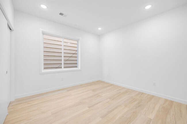 Building Photo - 411 11th St