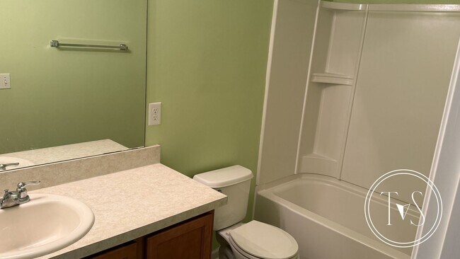 Building Photo - RATE DROP ALERT! (was $3000/month)!