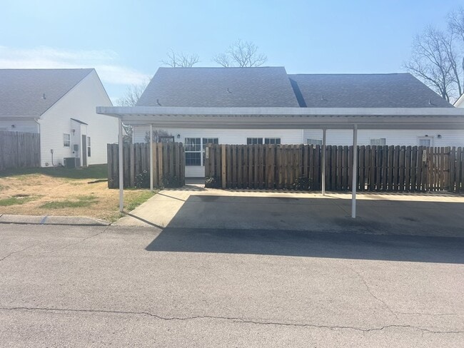 Building Photo - 1019 Briggs Ln