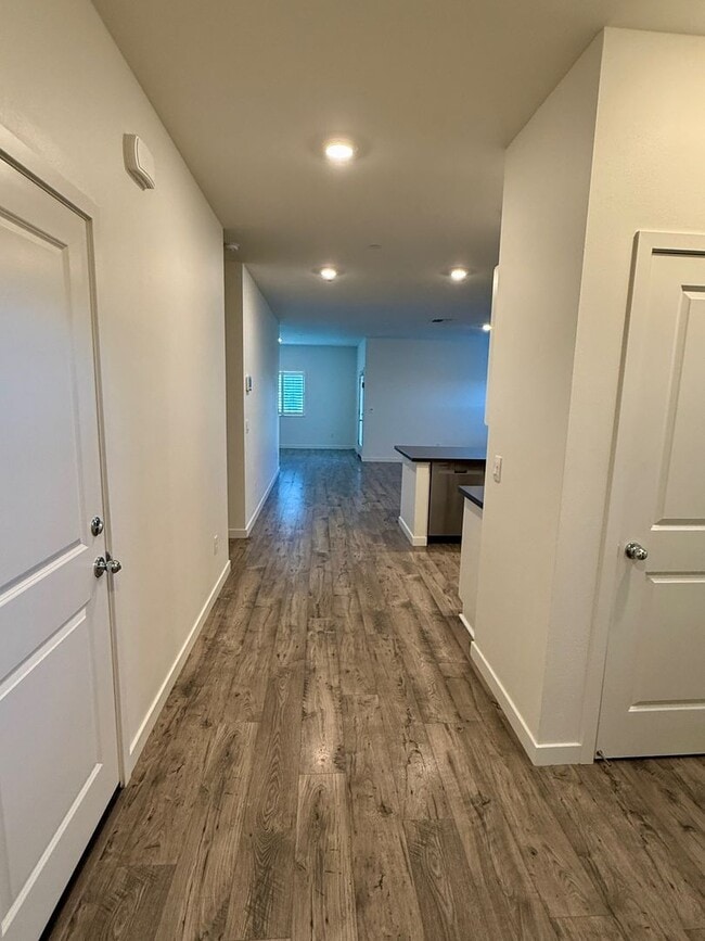 Building Photo - Beautiful 3 bedroom 2 bath w/Pool available in Orland!