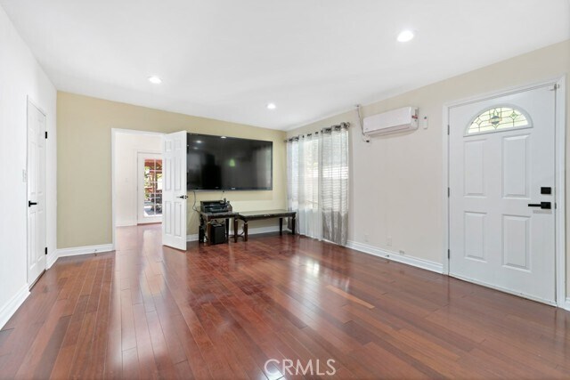 Building Photo - 5719 Beckford Ave