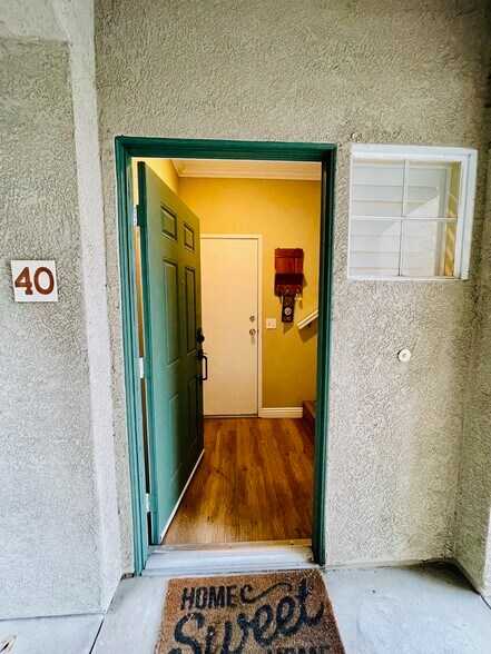 Building Photo - 40 Mesquite