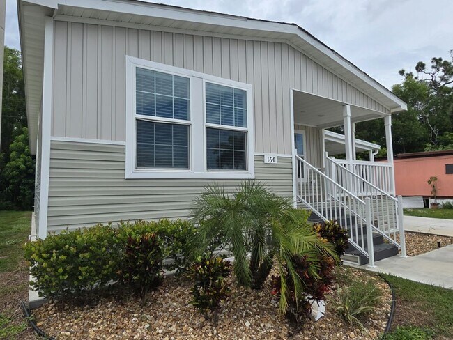 Building Photo - 164 Eland Dr