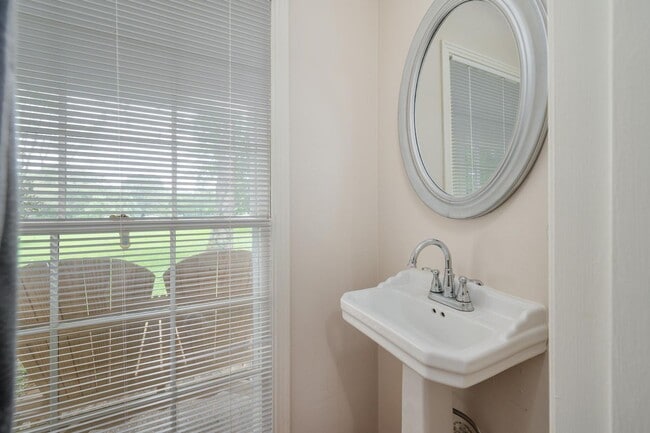Building Photo - Beautiful Brick Ranch Home in Franklin