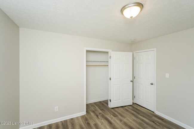Building Photo - 651 Oak Grove Blvd