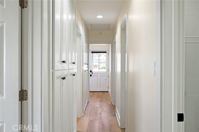 Building Photo - 413 N Paulina Ave