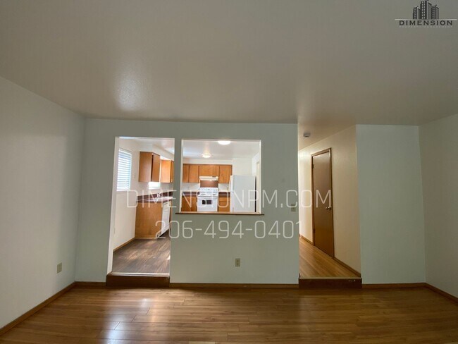 Building Photo - 5823 Fleming St
