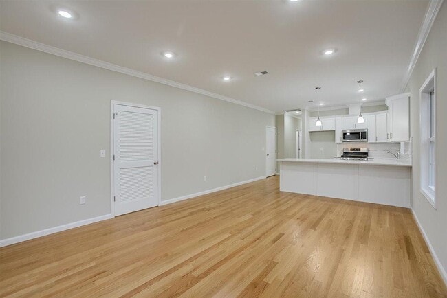 Building Photo - 16 Grant Ave