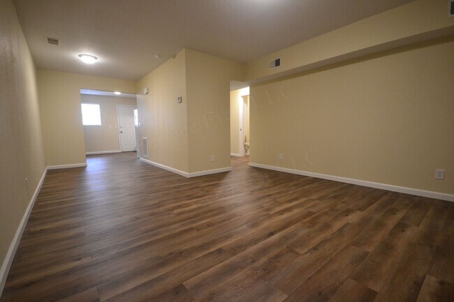 Building Photo - Pike Apartments