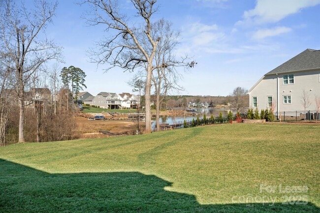 Building Photo - 180 Twin Sisters Ln