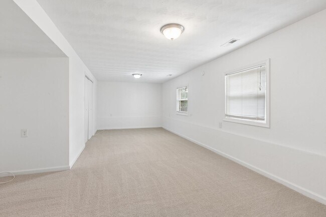Building Photo - Beautiful Split Level Home in Norfolk!!