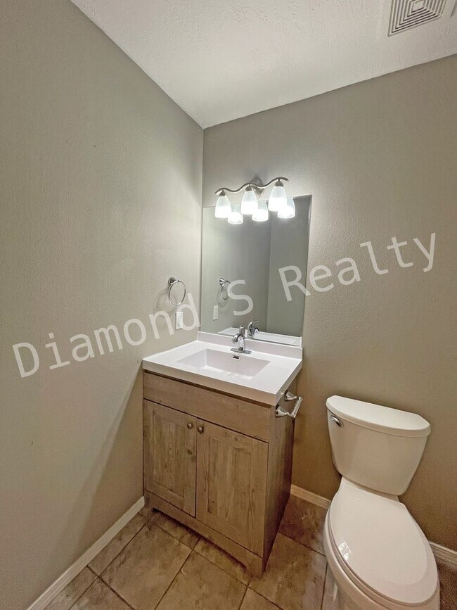 Building Photo - Updated 3 Bedroom Home in Reed/Hillcrest School Districts!