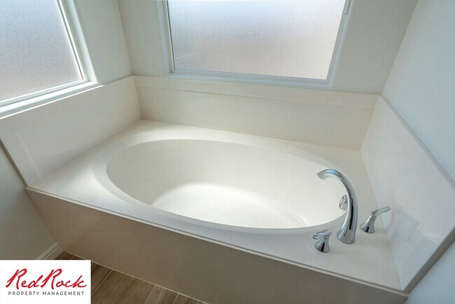 Building Photo - Welcoming 3 Bedroom Townhome in Charming Ivins City