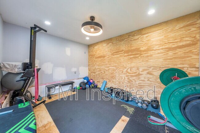 Building Photo - 446 Monmouth Ave