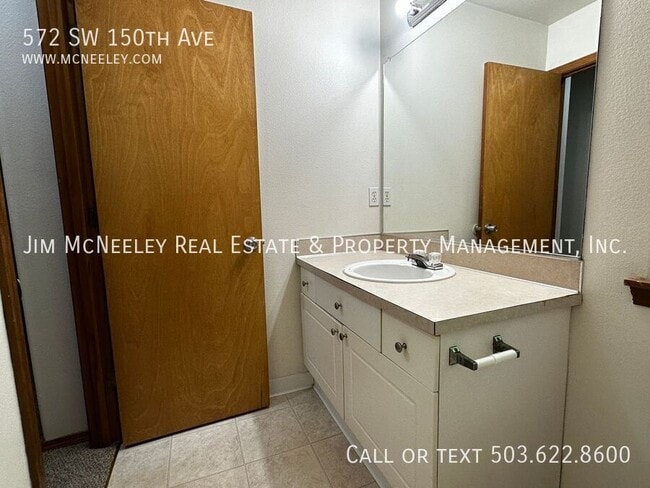 Building Photo - 572 SW 150th Ave