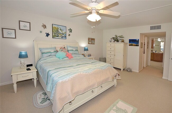 Building Photo - 5601 Jimmy Buffett Mem Hwy