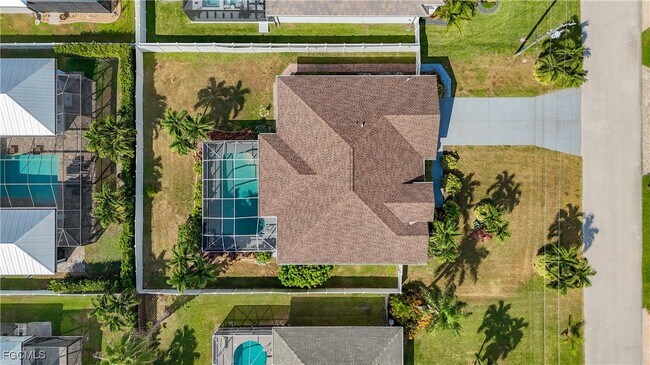 Building Photo - 4930 SW 25th Ct