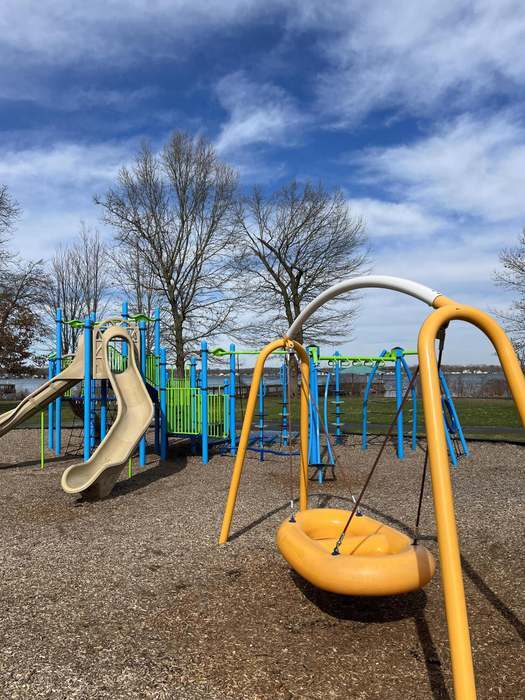 Building Photo - 422 W Melody Ave