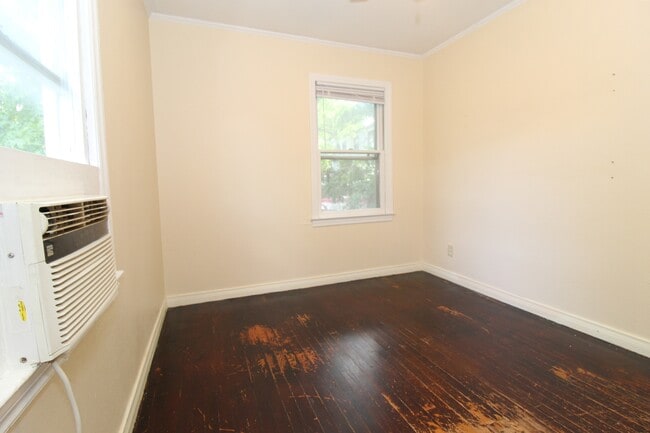 Building Photo - 613 Reagan St