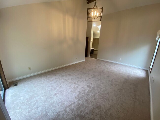 Building Photo - Great Home in the Highlands 360