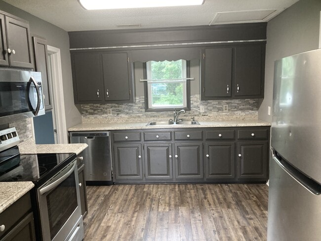 Building Photo - 1305 Rapids Rd