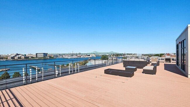Building Photo - 250 Meridian St